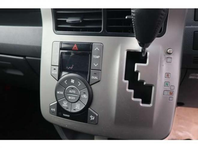 ヴォクシー2.0 ZS 煌II 4WD　両パワスラ・スマートキー 2000