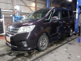 セレナ　2.0 ハイウェイスター 4WD　ナビ・TV・B/T・Bカメラ・両側電動 2000