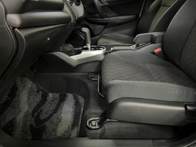 フィット１３Ｇ　Ｌパッケージ　コンフォートビューＰＫＧ　ワンオーナー　寒冷地仕様　禁煙車　ＷＡＫＯＳバリアスコーティング済　社外１５インチＡＷ　社外１５ＡＷ＋スタッドレスタイヤ付　純正ギャザースナビ（地デジ　ＤＶＤ再生　Ｂｌｕｅｔｏｏｔｈ）＋バックカメラ　純正ＬＥＤヘッドライト　ＰＵＳＨスタート　スマートキー　ミラーヒーター　フロントガラス熱線　アイドリングストップ　盗難防止装置　横滑り防止装置　ＥＴＣ 4WD 1300 5Dr