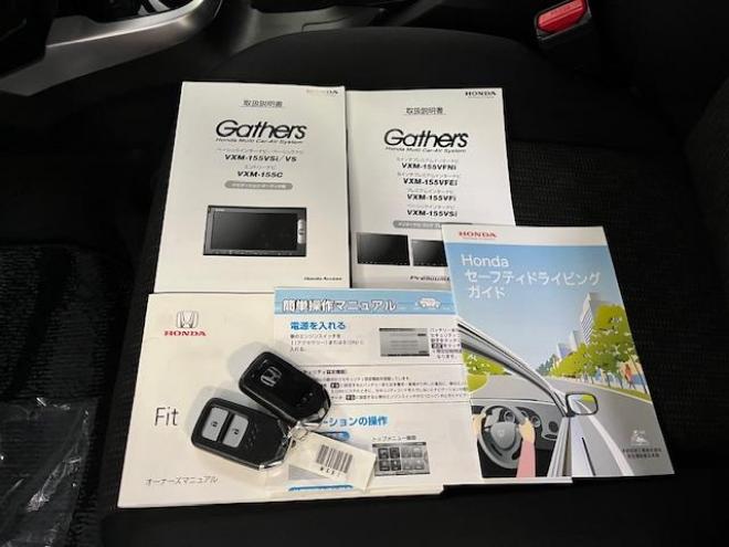 フィット１３Ｇ　Ｌパッケージ　コンフォートビューＰＫＧ　ワンオーナー　寒冷地仕様　禁煙車　ＷＡＫＯＳバリアスコーティング済　社外１５インチＡＷ　社外１５ＡＷ＋スタッドレスタイヤ付　純正ギャザースナビ（地デジ　ＤＶＤ再生　Ｂｌｕｅｔｏｏｔｈ）＋バックカメラ　純正ＬＥＤヘッドライト　ＰＵＳＨスタート　スマートキー　ミラーヒーター　フロントガラス熱線　アイドリングストップ　盗難防止装置　横滑り防止装置　ＥＴＣ 4WD 1300 5Dr