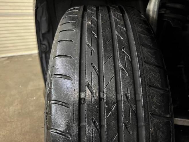クラウンロイヤル　Ｆｏｕｒ　後期型　本州仕入　寒冷地仕様　禁煙車　ＷＡＫＯＳバリアスコーティング済　純正１６インチＡＷ＋夏タイヤ　純正１６ＡＷ＋スタッドレスタイヤ付　純正ナビ（フルセグ地デジ　ＤＶＤ再生　Ｂｌｕｅｔｏｏｔｈ対応）＋バックカメラ　クルーズコントロール　ステアリングヒーター　ミラーヒーター　タイミングチェーン車　純正ＬＥＤヘッドライト＆フォグ　横滑り防止装置　ＥＴＣ 4WD 2500 4Dr