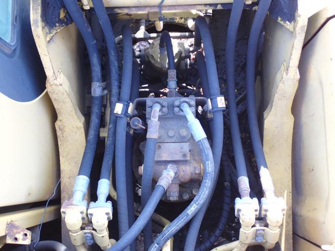 バックホーPC220LC-6E 恵庭ヤード