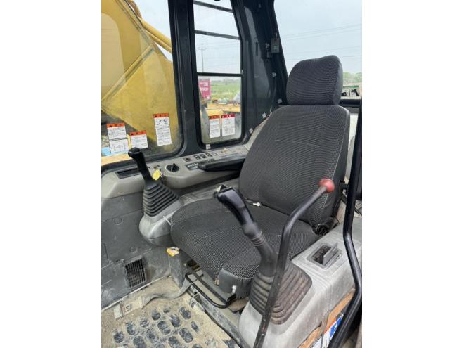 バックホーPC220LC-6E