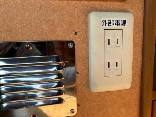 キャラバンＳロングＤＸ　ベットキット　キャンピング仕様　ハイルーフ　給水タンク型シンク　インバーター　ＦＦヒーター　カロッツェリアナビ　テレビ　バックカメラ　Ｂｌｕｅｔｏｏｔｈ接続　電子レンジ　外部給電　　マックスファン 2WD 2400 4Dr