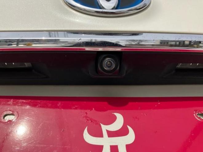クラウンハイブリッドＲＳ　Ｆｏｕｒ　４ＷＤ　アイドリングストップ　電動格納ミラー　オートクルーズコントロール　ＡＣ１００Ｖ　シートヒーター　Ｂｌｕｅｔｏｏｔｈ接続　バックカメラ　ＴＶ　ＥＴＣ　ＵＳＢ入力端子　電動シート　オートライト 4WD 2500 4Dr