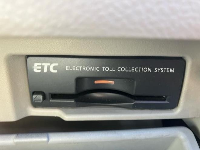セレナ２０Ｇ　４ＷＤ　後席モニター　両側パワースライドドア　ＥＴＣ　スマートキー　エンジンスターター　ＴＶ　ナビ　Ｂｌｕｅｔｏｏｔｈオーディオ　バックカメラ　取扱説明書　後席シートバックテーブル 2WD 2000 5Dr