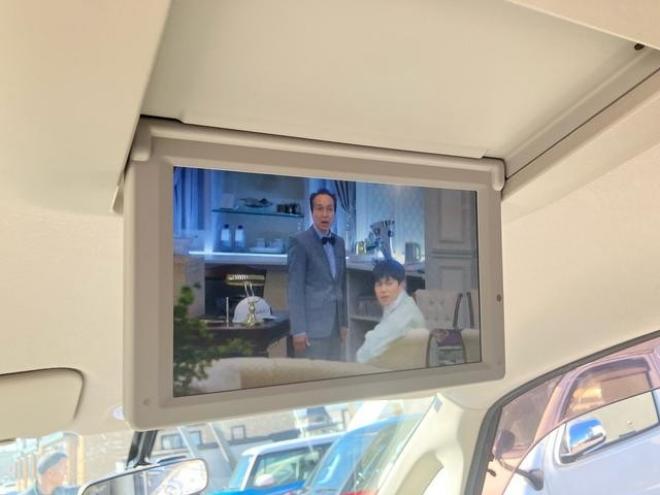セレナ２０Ｇ　４ＷＤ　後席モニター　両側パワースライドドア　ＥＴＣ　スマートキー　エンジンスターター　ＴＶ　ナビ　Ｂｌｕｅｔｏｏｔｈオーディオ　バックカメラ　取扱説明書　後席シートバックテーブル 2WD 2000 5Dr