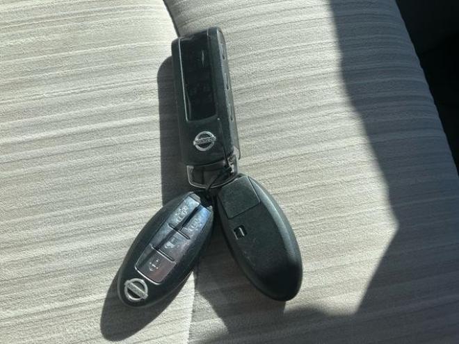 セレナ２０Ｇ　４ＷＤ　後席モニター　両側パワースライドドア　ＥＴＣ　スマートキー　エンジンスターター　ＴＶ　ナビ　Ｂｌｕｅｔｏｏｔｈオーディオ　バックカメラ　取扱説明書　後席シートバックテーブル 2WD 2000 5Dr