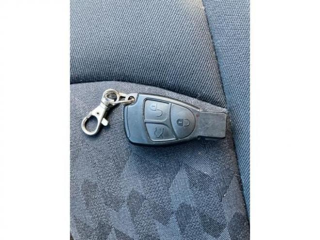 ベンツＣＬＫ 　２年車検整備付き　スマートキー　ＥＴＣ　記録簿ありナビ　ＴＶ　ＣＤ　ＤＶＤ　オートクルーズコントロール　パワーシート　取り扱い説明書 2WD 1800 クーペDr
