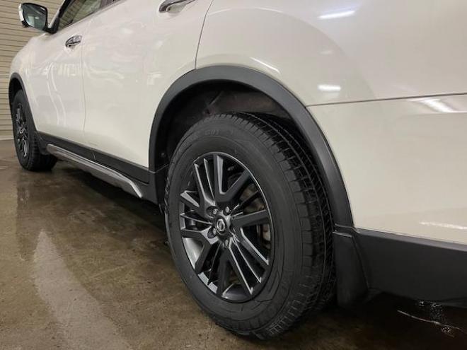 エクストレイル２０Ｘｔ　ブラックエクストリーマエマージェンシーＰＫＧ　本州仕入　禁煙車　ＷＡＫＯＳバリアスコーティング済　純正１７インチブラックＡＷ　社外１７ＡＷ＋スタッドレスタイヤ付　純正ナビ（地デジ　Ｂｌｕｅｔｏｏｔｈ）＋バックカメラ　全方位アラウンドビューカメラ　パワーバックドア　ヒルディセントコントロール　ブラインドスポット　車線逸脱警報　ＬＥＤヘッドライト　純正ルーフレール　両席シートヒーター　インテリジェントキー　横滑り防止装置　タイミングチェーン車　ＥＴＣ 4WD 2000 5Dr