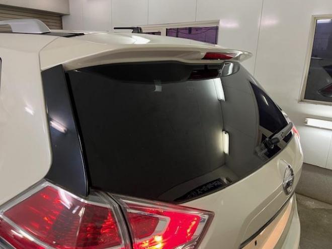 エクストレイル２０Ｘｔ　ブラックエクストリーマエマージェンシーＰＫＧ　本州仕入　禁煙車　ＷＡＫＯＳバリアスコーティング済　純正１７インチブラックＡＷ　社外１７ＡＷ＋スタッドレスタイヤ付　純正ナビ（地デジ　Ｂｌｕｅｔｏｏｔｈ）＋バックカメラ　全方位アラウンドビューカメラ　パワーバックドア　ヒルディセントコントロール　ブラインドスポット　車線逸脱警報　ＬＥＤヘッドライト　純正ルーフレール　両席シートヒーター　インテリジェントキー　横滑り防止装置　タイミングチェーン車　ＥＴＣ 4WD 2000 5Dr