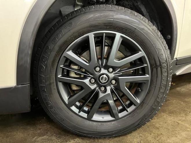 エクストレイル２０Ｘｔ　ブラックエクストリーマエマージェンシーＰＫＧ　本州仕入　禁煙車　ＷＡＫＯＳバリアスコーティング済　純正１７インチブラックＡＷ　社外１７ＡＷ＋スタッドレスタイヤ付　純正ナビ（地デジ　Ｂｌｕｅｔｏｏｔｈ）＋バックカメラ　全方位アラウンドビューカメラ　パワーバックドア　ヒルディセントコントロール　ブラインドスポット　車線逸脱警報　ＬＥＤヘッドライト　純正ルーフレール　両席シートヒーター　インテリジェントキー　横滑り防止装置　タイミングチェーン車　ＥＴＣ 4WD 2000 5Dr