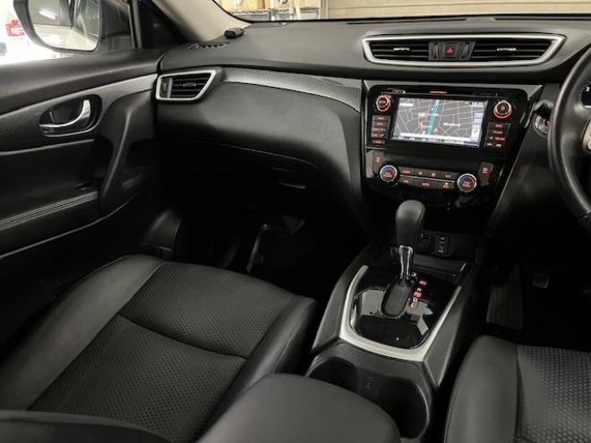 エクストレイル２０Ｘｔ　ブラックエクストリーマエマージェンシーＰＫＧ　本州仕入　禁煙車　ＷＡＫＯＳバリアスコーティング済　純正１７インチブラックＡＷ　社外１７ＡＷ＋スタッドレスタイヤ付　純正ナビ（地デジ　Ｂｌｕｅｔｏｏｔｈ）＋バックカメラ　全方位アラウンドビューカメラ　パワーバックドア　ヒルディセントコントロール　ブラインドスポット　車線逸脱警報　ＬＥＤヘッドライト　純正ルーフレール　両席シートヒーター　インテリジェントキー　横滑り防止装置　タイミングチェーン車　ＥＴＣ 4WD 2000 5Dr