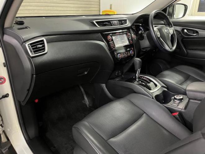 エクストレイル２０Ｘｔ　ブラックエクストリーマエマージェンシーＰＫＧ　本州仕入　禁煙車　ＷＡＫＯＳバリアスコーティング済　純正１７インチブラックＡＷ　社外１７ＡＷ＋スタッドレスタイヤ付　純正ナビ（地デジ　Ｂｌｕｅｔｏｏｔｈ）＋バックカメラ　全方位アラウンドビューカメラ　パワーバックドア　ヒルディセントコントロール　ブラインドスポット　車線逸脱警報　ＬＥＤヘッドライト　純正ルーフレール　両席シートヒーター　インテリジェントキー　横滑り防止装置　タイミングチェーン車　ＥＴＣ 4WD 2000 5Dr