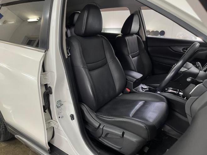 エクストレイル２０Ｘｔ　ブラックエクストリーマエマージェンシーＰＫＧ　本州仕入　禁煙車　ＷＡＫＯＳバリアスコーティング済　純正１７インチブラックＡＷ　社外１７ＡＷ＋スタッドレスタイヤ付　純正ナビ（地デジ　Ｂｌｕｅｔｏｏｔｈ）＋バックカメラ　全方位アラウンドビューカメラ　パワーバックドア　ヒルディセントコントロール　ブラインドスポット　車線逸脱警報　ＬＥＤヘッドライト　純正ルーフレール　両席シートヒーター　インテリジェントキー　横滑り防止装置　タイミングチェーン車　ＥＴＣ 4WD 2000 5Dr