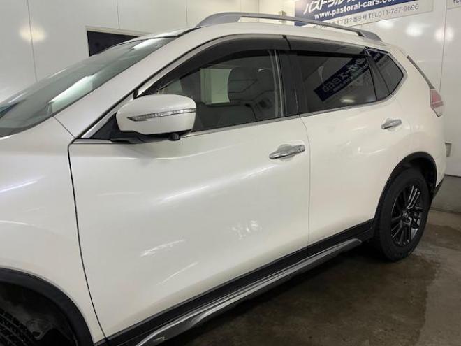エクストレイル２０Ｘｔ　ブラックエクストリーマエマージェンシーＰＫＧ　本州仕入　禁煙車　ＷＡＫＯＳバリアスコーティング済　純正１７インチブラックＡＷ　社外１７ＡＷ＋スタッドレスタイヤ付　純正ナビ（地デジ　Ｂｌｕｅｔｏｏｔｈ）＋バックカメラ　全方位アラウンドビューカメラ　パワーバックドア　ヒルディセントコントロール　ブラインドスポット　車線逸脱警報　ＬＥＤヘッドライト　純正ルーフレール　両席シートヒーター　インテリジェントキー　横滑り防止装置　タイミングチェーン車　ＥＴＣ 4WD 2000 5Dr