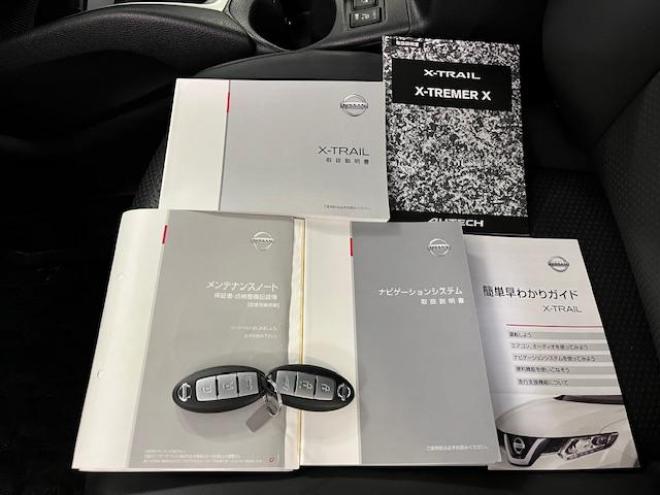 エクストレイル２０Ｘｔ　ブラックエクストリーマエマージェンシーＰＫＧ　本州仕入　禁煙車　ＷＡＫＯＳバリアスコーティング済　純正１７インチブラックＡＷ　社外１７ＡＷ＋スタッドレスタイヤ付　純正ナビ（地デジ　Ｂｌｕｅｔｏｏｔｈ）＋バックカメラ　全方位アラウンドビューカメラ　パワーバックドア　ヒルディセントコントロール　ブラインドスポット　車線逸脱警報　ＬＥＤヘッドライト　純正ルーフレール　両席シートヒーター　インテリジェントキー　横滑り防止装置　タイミングチェーン車　ＥＴＣ 4WD 2000 5Dr