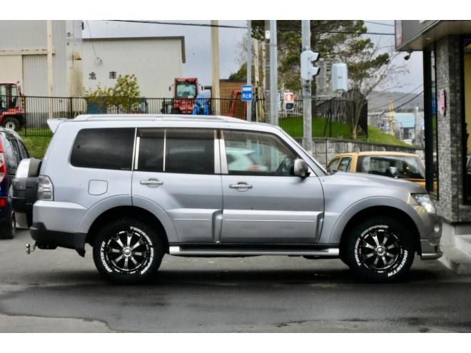 パジェロロング　エクシード　４ＷＤ　本州仕入　ロックフォードサウンド　ＭＫＷ１７インチアルミ　ホワイトレター　ヒッチメンバー付　ナビ／バックカメラ