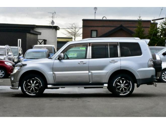 パジェロロング　エクシード　４ＷＤ　本州仕入　ロックフォードサウンド　ＭＫＷ１７インチアルミ　ホワイトレター　ヒッチメンバー付　ナビ／バックカメラ