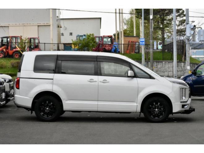 デリカD：5　Ｇパワーパッケージ　４ＷＤ　本州仕入　後期モデル　公認５名乗車　ワンオーナ　新品シートカバー　バンパーガード　電動リアゲート　シートヒータ　社外ナビ・Ｂカメラ　ＥＴＣ
