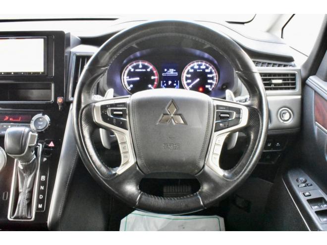 デリカD：5　Ｇパワーパッケージ　４ＷＤ　本州仕入　後期モデル　公認５名乗車　ワンオーナ　新品シートカバー　バンパーガード　電動リアゲート　シートヒータ　社外ナビ・Ｂカメラ　ＥＴＣ