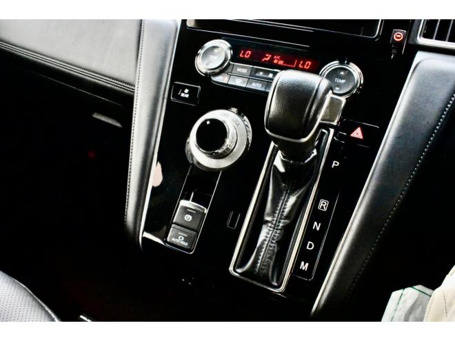 デリカD：5　Ｇパワーパッケージ　４ＷＤ　本州仕入　後期モデル　公認５名乗車　ワンオーナ　新品シートカバー　バンパーガード　電動リアゲート　シートヒータ　社外ナビ・Ｂカメラ　ＥＴＣ