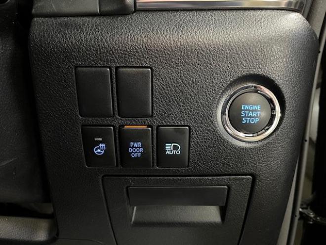 アルファードＳ　Ｃパッケージ後期型　本州仕入　禁煙車　プリクラッシュ　レーダークルーズ　レーントレーシング　純正１８インチＡＷ　社外１６ＡＷ＋スタッドレスタイヤ付　純正ナビ（Ｍｉｒａｃａｓｔ　Ｂｌｕｅｔｏｏｔｈ）＋バックカメラ　両側パワースライドドア　パワーバックドア　純正ブラックレザーシート　電動オットマン　三眼ＬＥＤヘッドライト　前後ドライブレコーダー　ステアリングヒーター　シートヒーター＆クーラー　ＥＴＣ 4WD 2500 5Dr