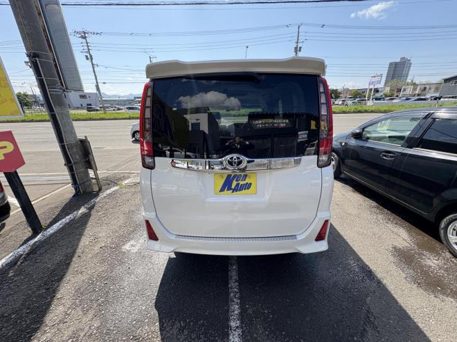 ノアNOAH 4WD SIアルパイン10インチ付フルセグBT　検2付　本州仕入　寒冷地仕様　熱線ガラス　リアヒータースペアータイヤ　バックカメラ　両パワースライドドア　フォグランプ　自由自在の7人乗り　LEDヘッド　スマートキー　ETC　ドラレコ前後 4WD 2000 5Dr