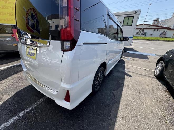 ノアNOAH 4WD SIアルパイン10インチ付フルセグBT　検2付　本州仕入　寒冷地仕様　熱線ガラス　リアヒータースペアータイヤ　バックカメラ　両パワースライドドア　フォグランプ　自由自在の7人乗り　LEDヘッド　スマートキー　ETC　ドラレコ前後 4WD 2000 5Dr