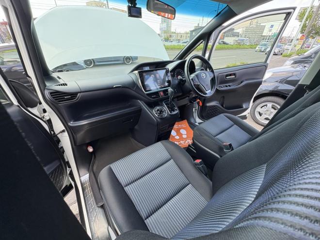 ノアNOAH 4WD SIアルパイン10インチ付フルセグBT　検2付　本州仕入　寒冷地仕様　熱線ガラス　リアヒータースペアータイヤ　バックカメラ　両パワースライドドア　フォグランプ　自由自在の7人乗り　LEDヘッド　スマートキー　ETC　ドラレコ前後 4WD 2000 5Dr