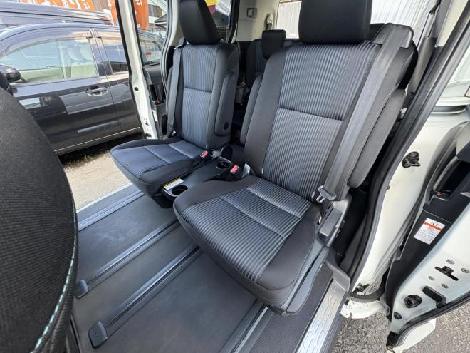 ノアNOAH 4WD SIアルパイン10インチ付フルセグBT　検2付　本州仕入　寒冷地仕様　熱線ガラス　リアヒータースペアータイヤ　バックカメラ　両パワースライドドア　フォグランプ　自由自在の7人乗り　LEDヘッド　スマートキー　ETC　ドラレコ前後 4WD 2000 5Dr