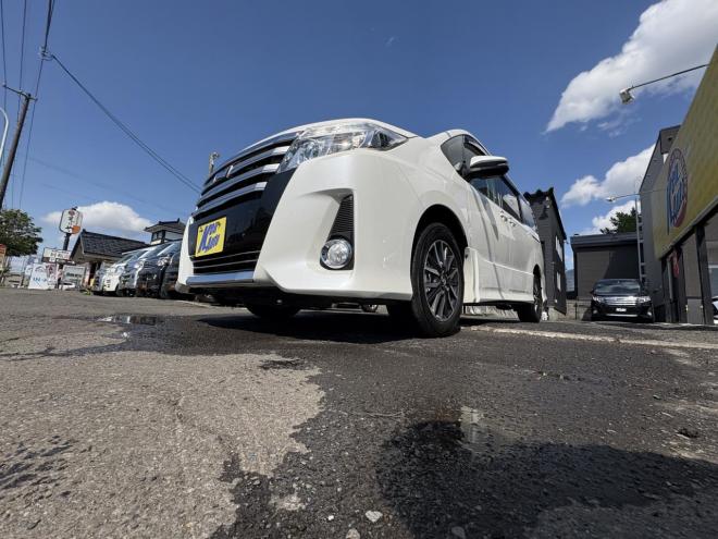 ノアNOAH 4WD SIアルパイン10インチ付フルセグBT　検2付　本州仕入　寒冷地仕様　熱線ガラス　リアヒータースペアータイヤ　バックカメラ　両パワースライドドア　フォグランプ　自由自在の7人乗り　LEDヘッド　スマートキー　ETC　ドラレコ前後 4WD 2000 5Dr