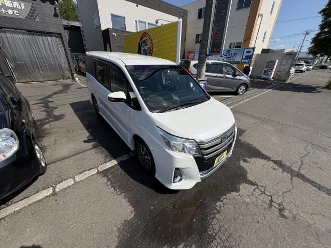 ノアNOAH 4WD SIアルパイン10インチ付フルセグBT　検2付　本州仕入　寒冷地仕様　熱線ガラス　リアヒータースペアータイヤ　バックカメラ　両パワースライドドア　フォグランプ　自由自在の7人乗り　LEDヘッド　スマートキー　ETC　ドラレコ前後 4WD 2000 5Dr