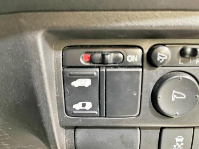 フリード1.5Gジャストセレクション 4WD 5年保証 スマキー パワスラ ナビ 夏冬タイヤ 寒冷地仕様 禁煙 修復歴無