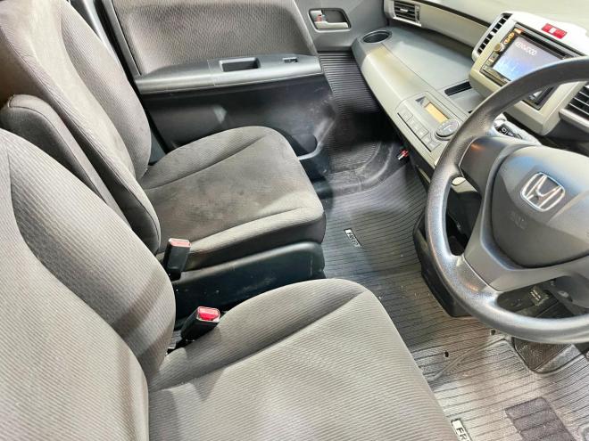 フリード1.5Gジャストセレクション 4WD 5年保証 スマキー パワスラ ナビ 夏冬タイヤ 寒冷地仕様 禁煙 修復歴無