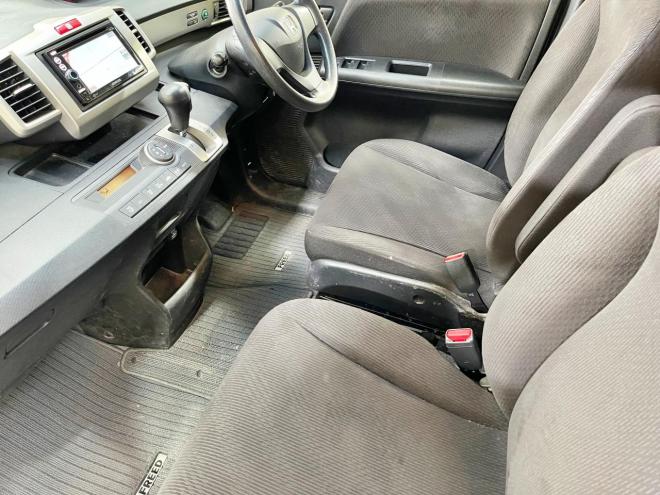 フリード1.5Gジャストセレクション 4WD 5年保証 スマキー パワスラ ナビ 夏冬タイヤ 寒冷地仕様 禁煙 修復歴無