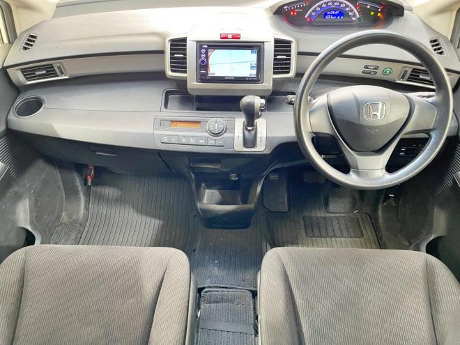 フリード1.5Gジャストセレクション 4WD 5年保証 スマキー パワスラ ナビ 夏冬タイヤ 寒冷地仕様 禁煙 修復歴無