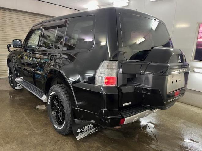 パジェロロング　エクシード　本州仕入　寒冷地仕様　禁煙車　ダブルバッテリー　リアデフロック　ディーゼルターボ　新品ＷＥＤＳキーラー１７ＡＷ＋新品ＴＯＹＯホワイトレタータイヤ　社外１７ＡＷ＋スタッドレスタイヤ付　新品ＪＡＯＳブラックマッドガード　カロッツェリアナビ（フルセグ地デジ　ＤＶＤ再生　Ｂｌｕｅｔｏｏｔｈ）＋バックカメラ　クルーズコントロール　両席シートヒーター　リアヒーター　横滑り防止装置　盗難防止装置　１００Ｖ電源　ＨＩＤ　ＥＴＣ 4WD 5 3200Dr