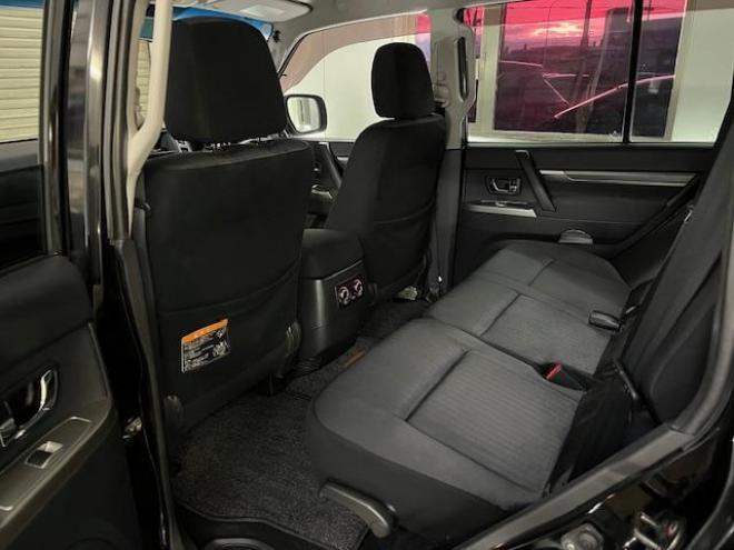 パジェロロング　エクシード　本州仕入　寒冷地仕様　禁煙車　ダブルバッテリー　リアデフロック　ディーゼルターボ　新品ＷＥＤＳキーラー１７ＡＷ＋新品ＴＯＹＯホワイトレタータイヤ　社外１７ＡＷ＋スタッドレスタイヤ付　新品ＪＡＯＳブラックマッドガード　カロッツェリアナビ（フルセグ地デジ　ＤＶＤ再生　Ｂｌｕｅｔｏｏｔｈ）＋バックカメラ　クルーズコントロール　両席シートヒーター　リアヒーター　横滑り防止装置　盗難防止装置　１００Ｖ電源　ＨＩＤ　ＥＴＣ 4WD 5 3200Dr