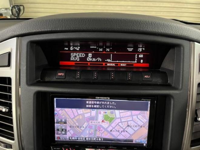 パジェロロング　エクシード　本州仕入　寒冷地仕様　禁煙車　ダブルバッテリー　リアデフロック　ディーゼルターボ　新品ＷＥＤＳキーラー１７ＡＷ＋新品ＴＯＹＯホワイトレタータイヤ　社外１７ＡＷ＋スタッドレスタイヤ付　新品ＪＡＯＳブラックマッドガード　カロッツェリアナビ（フルセグ地デジ　ＤＶＤ再生　Ｂｌｕｅｔｏｏｔｈ）＋バックカメラ　クルーズコントロール　両席シートヒーター　リアヒーター　横滑り防止装置　盗難防止装置　１００Ｖ電源　ＨＩＤ　ＥＴＣ 4WD 5 3200Dr