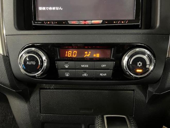 パジェロロング　エクシード　本州仕入　寒冷地仕様　禁煙車　ダブルバッテリー　リアデフロック　ディーゼルターボ　新品ＷＥＤＳキーラー１７ＡＷ＋新品ＴＯＹＯホワイトレタータイヤ　社外１７ＡＷ＋スタッドレスタイヤ付　新品ＪＡＯＳブラックマッドガード　カロッツェリアナビ（フルセグ地デジ　ＤＶＤ再生　Ｂｌｕｅｔｏｏｔｈ）＋バックカメラ　クルーズコントロール　両席シートヒーター　リアヒーター　横滑り防止装置　盗難防止装置　１００Ｖ電源　ＨＩＤ　ＥＴＣ 4WD 5 3200Dr