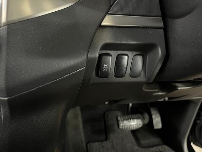 パジェロロング　エクシード　本州仕入　寒冷地仕様　禁煙車　ダブルバッテリー　リアデフロック　ディーゼルターボ　新品ＷＥＤＳキーラー１７ＡＷ＋新品ＴＯＹＯホワイトレタータイヤ　社外１７ＡＷ＋スタッドレスタイヤ付　新品ＪＡＯＳブラックマッドガード　カロッツェリアナビ（フルセグ地デジ　ＤＶＤ再生　Ｂｌｕｅｔｏｏｔｈ）＋バックカメラ　クルーズコントロール　両席シートヒーター　リアヒーター　横滑り防止装置　盗難防止装置　１００Ｖ電源　ＨＩＤ　ＥＴＣ 4WD 5 3200Dr