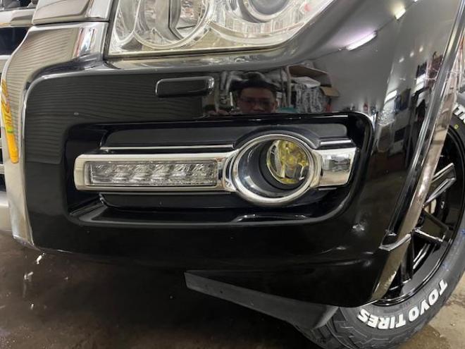 パジェロロング　エクシード　本州仕入　寒冷地仕様　禁煙車　ダブルバッテリー　リアデフロック　ディーゼルターボ　新品ＷＥＤＳキーラー１７ＡＷ＋新品ＴＯＹＯホワイトレタータイヤ　社外１７ＡＷ＋スタッドレスタイヤ付　新品ＪＡＯＳブラックマッドガード　カロッツェリアナビ（フルセグ地デジ　ＤＶＤ再生　Ｂｌｕｅｔｏｏｔｈ）＋バックカメラ　クルーズコントロール　両席シートヒーター　リアヒーター　横滑り防止装置　盗難防止装置　１００Ｖ電源　ＨＩＤ　ＥＴＣ 4WD 5 3200Dr