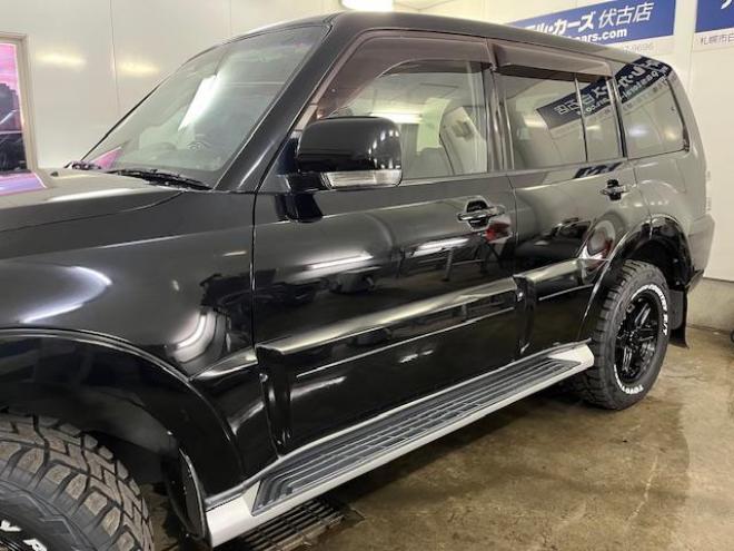 パジェロロング　エクシード　本州仕入　寒冷地仕様　禁煙車　ダブルバッテリー　リアデフロック　ディーゼルターボ　新品ＷＥＤＳキーラー１７ＡＷ＋新品ＴＯＹＯホワイトレタータイヤ　社外１７ＡＷ＋スタッドレスタイヤ付　新品ＪＡＯＳブラックマッドガード　カロッツェリアナビ（フルセグ地デジ　ＤＶＤ再生　Ｂｌｕｅｔｏｏｔｈ）＋バックカメラ　クルーズコントロール　両席シートヒーター　リアヒーター　横滑り防止装置　盗難防止装置　１００Ｖ電源　ＨＩＤ　ＥＴＣ 4WD 5 3200Dr