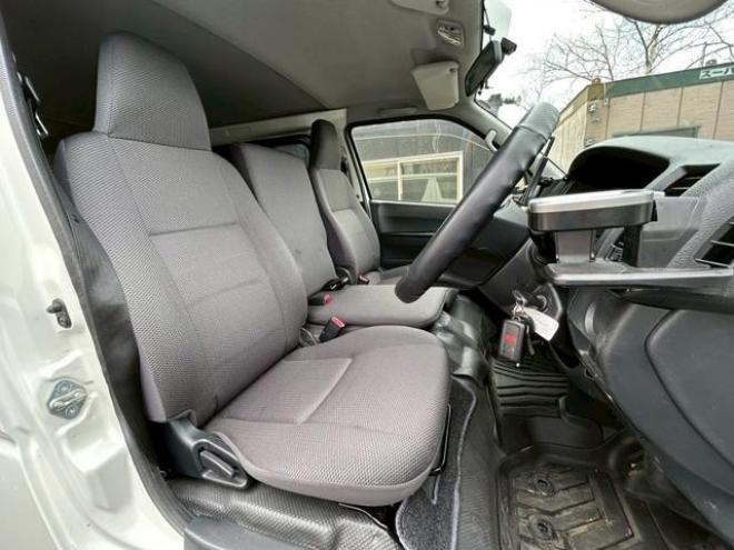 ハイエースバンＤＸ　ＥＴＣ　ナビ　スライドドア　ＡＴ　エアコン　パワーウィンドウ　運転席エアバッグ 4WD 3000(D) 4Dr