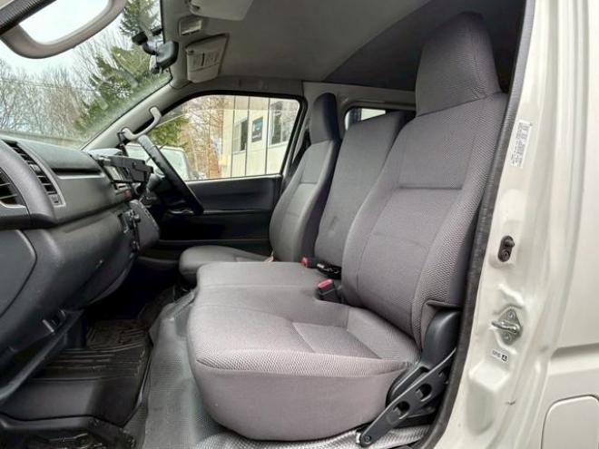 ハイエースバンＤＸ　ＥＴＣ　ナビ　スライドドア　ＡＴ　エアコン　パワーウィンドウ　運転席エアバッグ 4WD 3000(D) 4Dr