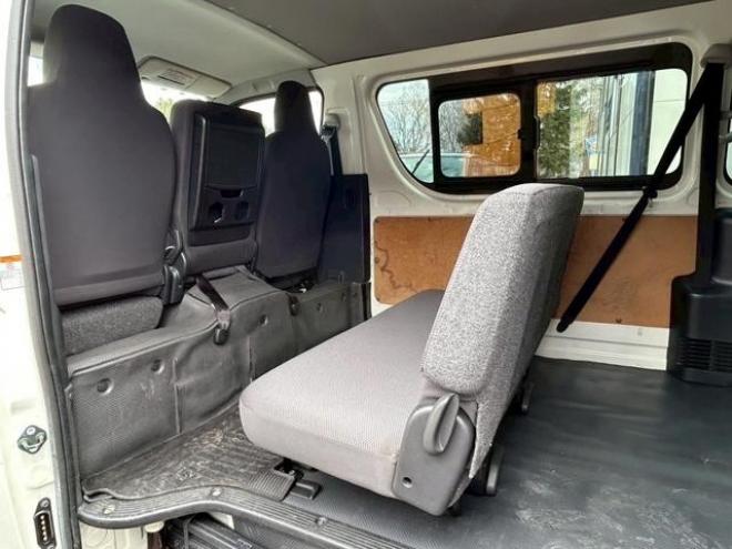 ハイエースバンＤＸ　ＥＴＣ　ナビ　スライドドア　ＡＴ　エアコン　パワーウィンドウ　運転席エアバッグ 4WD 3000(D) 4Dr