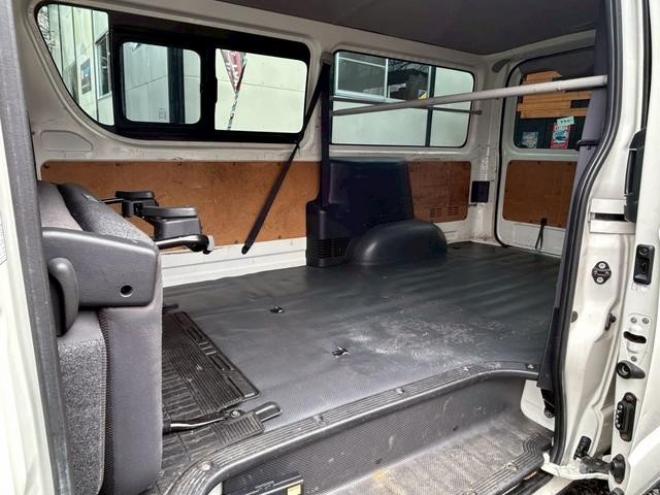 ハイエースバンＤＸ　ＥＴＣ　ナビ　スライドドア　ＡＴ　エアコン　パワーウィンドウ　運転席エアバッグ 4WD 3000(D) 4Dr