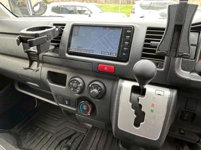 ハイエースバンＤＸ　ＥＴＣ　ナビ　スライドドア　ＡＴ　エアコン　パワーウィンドウ　運転席エアバッグ 4WD 3000(D) 4Dr