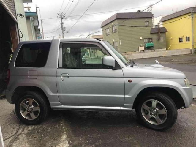 キックス　４ＷＤ　ドライブレコーダー　ナビ　ＴＶ　電動格納ミラー　アルミホイール　エアコン　パワーステアリング　パワーウィンドウ 4WD 660 3Dr